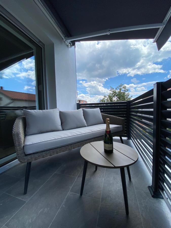 Apartmani Kumenat Biograd Na Moru Exterior photo