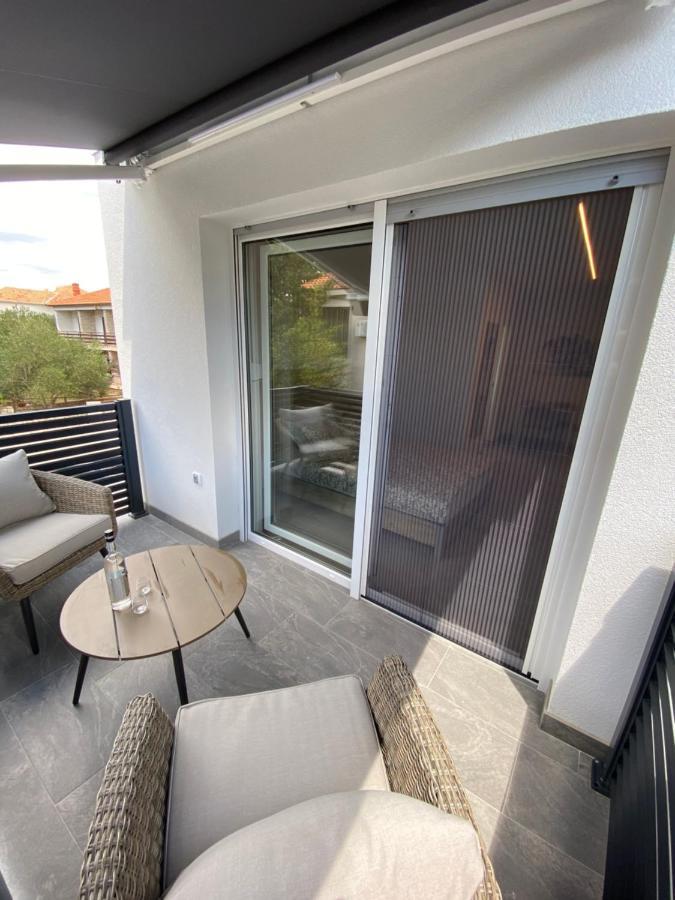 Apartmani Kumenat Biograd Na Moru Exterior photo
