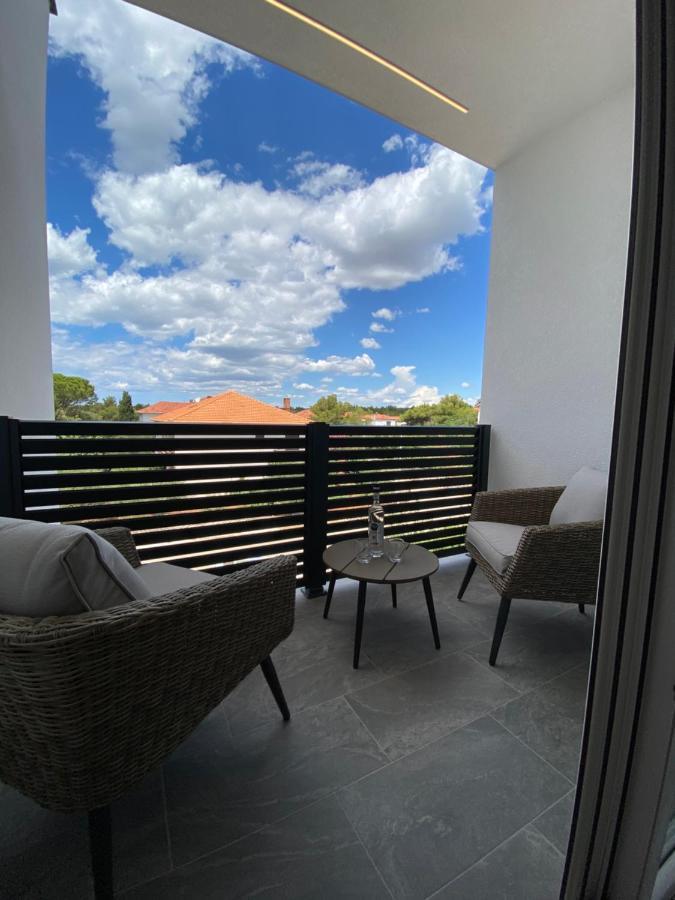 Apartmani Kumenat Biograd Na Moru Exterior photo