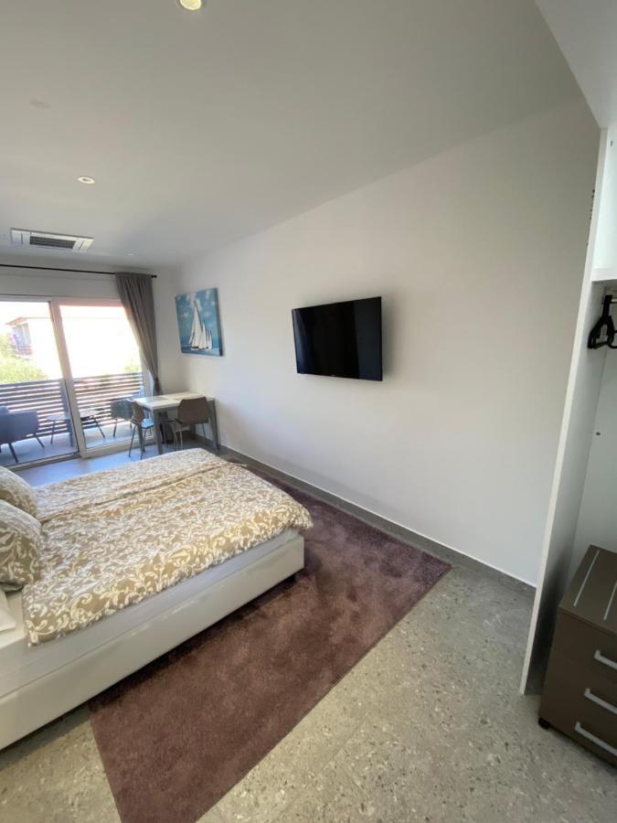 Apartmani Kumenat Biograd Na Moru Exterior photo