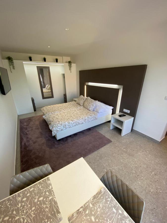 Apartmani Kumenat Biograd Na Moru Exterior photo
