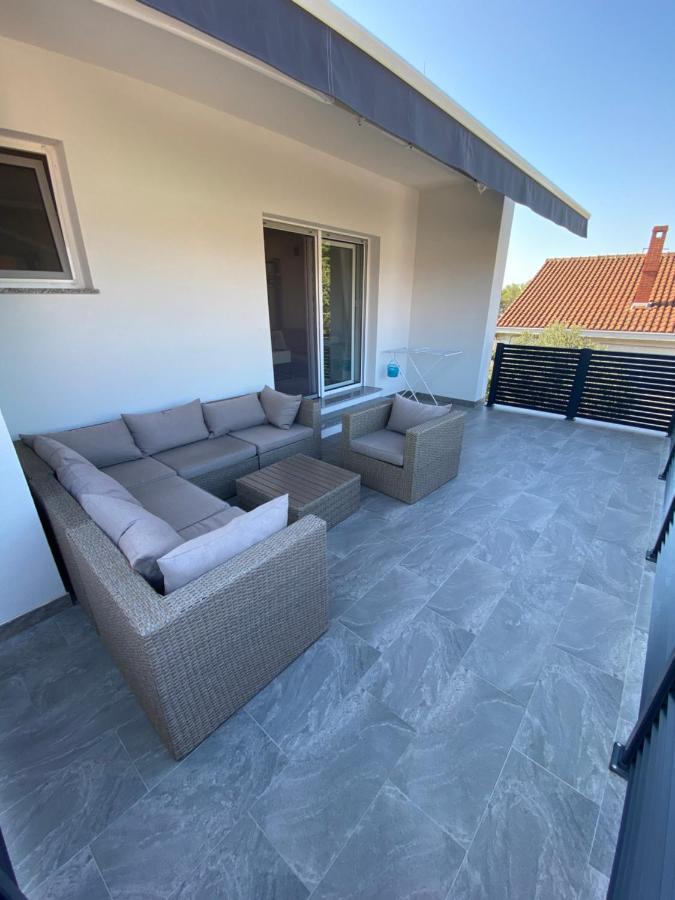Apartmani Kumenat Biograd Na Moru Exterior photo